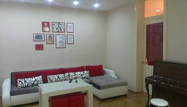 White Tiger In Center Of Tbilisi Appartement Buitenkant foto