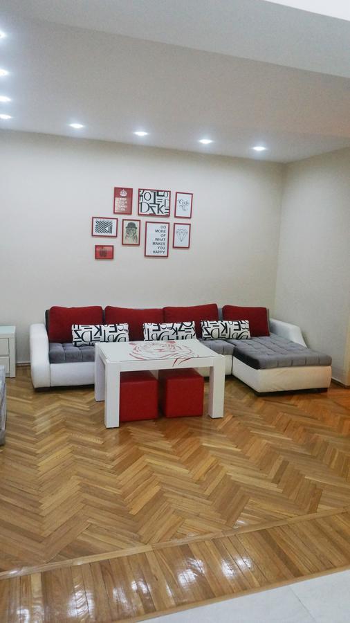White Tiger In Center Of Tbilisi Appartement Buitenkant foto