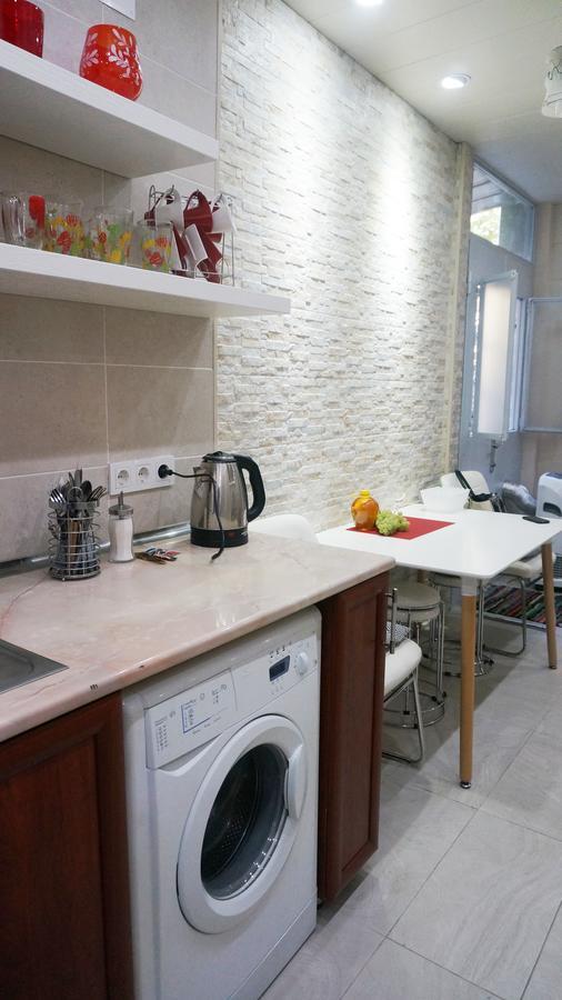White Tiger In Center Of Tbilisi Appartement Buitenkant foto