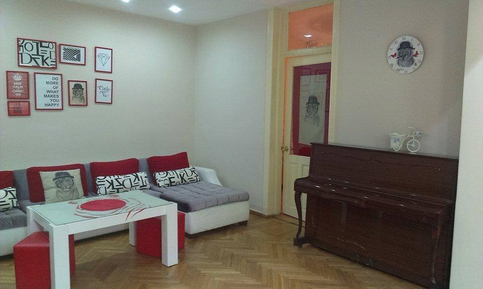 White Tiger In Center Of Tbilisi Appartement Buitenkant foto