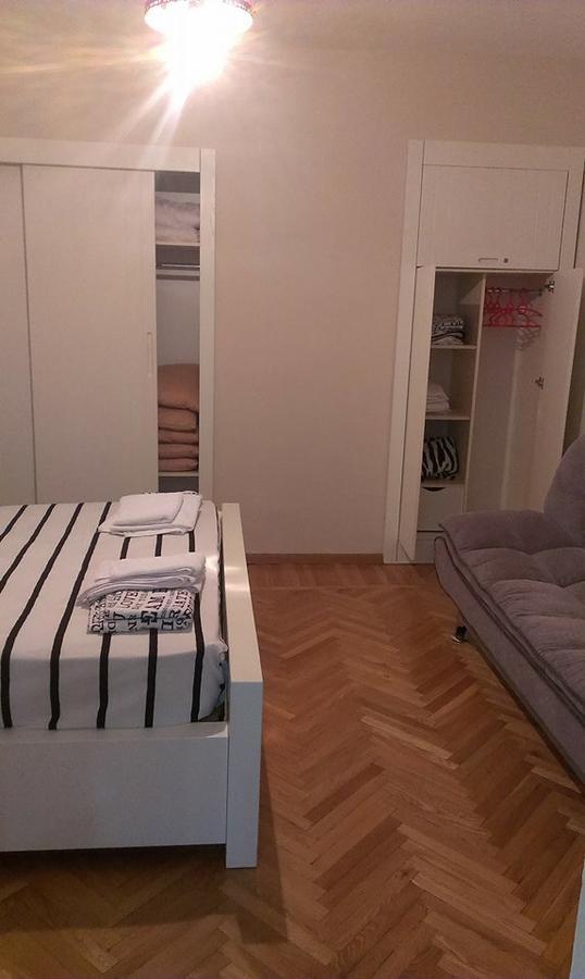 White Tiger In Center Of Tbilisi Appartement Buitenkant foto